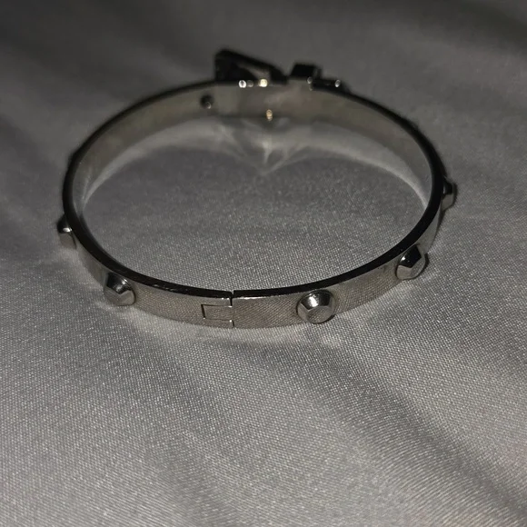 MICHAEL KORS Silver Buckle Studded Bracelet Cuff Bangle - Picture 3 of 3